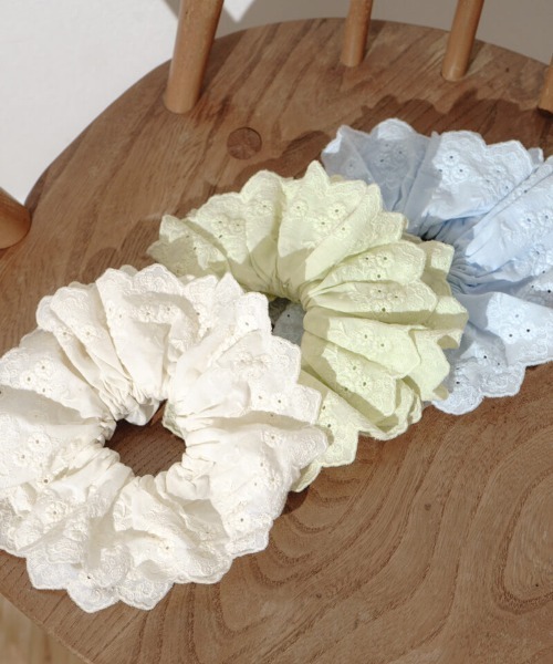flower(フラワー)の「ガーデンレースシュシュ(シュシュ・レディース・ブルー/グリーン/アイボリー・FREE)」の3枚目の写真