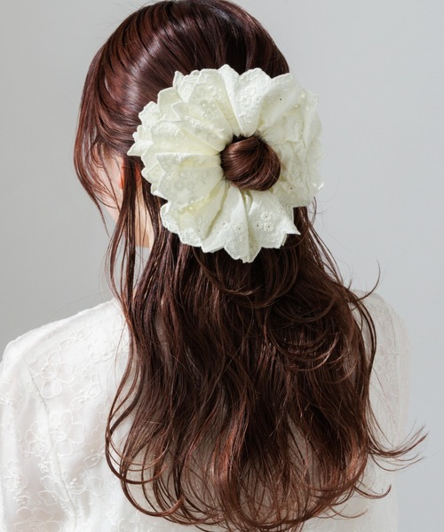 flower(フラワー)の「ガーデンレースシュシュ(シュシュ・レディース・ブルー/グリーン/アイボリー・FREE)」の2枚目の写真