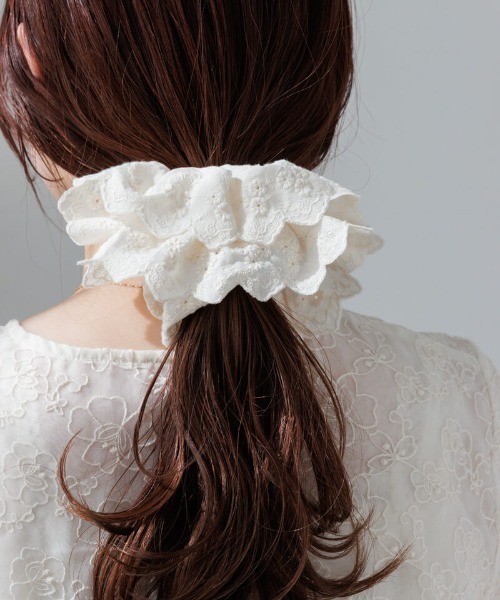 flower(フラワー)の「ガーデンレースシュシュ(シュシュ・レディース・ブルー/グリーン/アイボリー・FREE)」の4枚目の写真