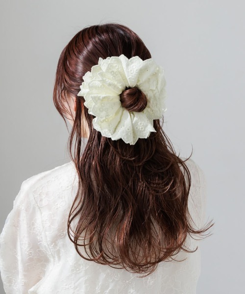 flower(フラワー)の「ガーデンレースシュシュ(シュシュ・レディース・ブルー/グリーン/アイボリー・FREE)」の5枚目の写真