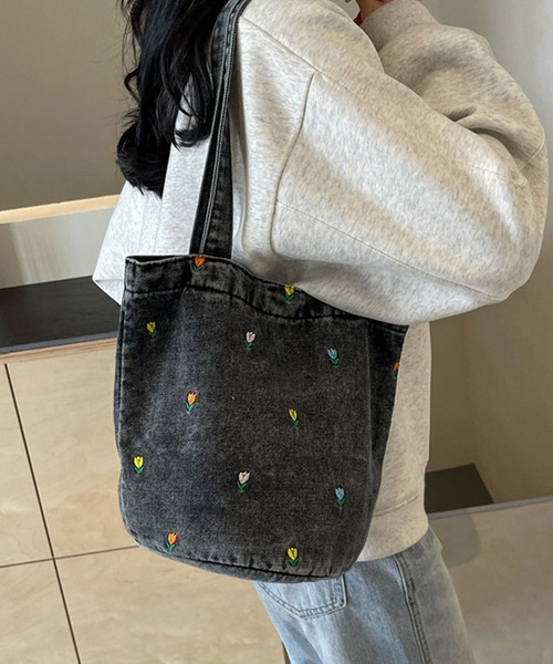 by LEGNA(バイレグナ)の「ヴィンテージデニムトートバッグ(トートバッグ・レディース・ライトブルー/ブラック/ダークブルー・FREE)」の2枚目の写真
