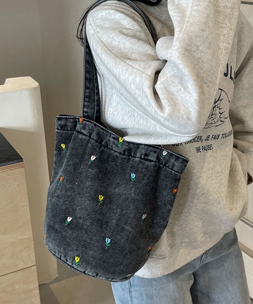 by LEGNA(バイレグナ)の「ヴィンテージデニムトートバッグ(トートバッグ・レディース・ライトブルー/ブラック/ダークブルー・FREE)」の9枚目の写真