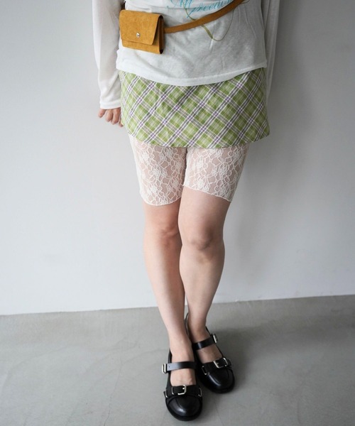 SANSeLF(サンセルフ)の「【SANSeLF】ウエストフリルレースショートパンツ saw26s054(その他パンツ・レディース・オフホワイト/ブラック・FREE)」の4枚目の写真