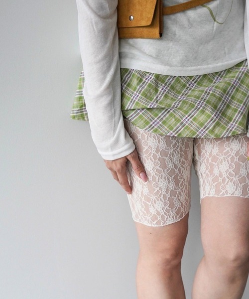 SANSeLF(サンセルフ)の「【SANSeLF】ウエストフリルレースショートパンツ saw26s054(その他パンツ・レディース・オフホワイト/ブラック・FREE)」の3枚目の写真