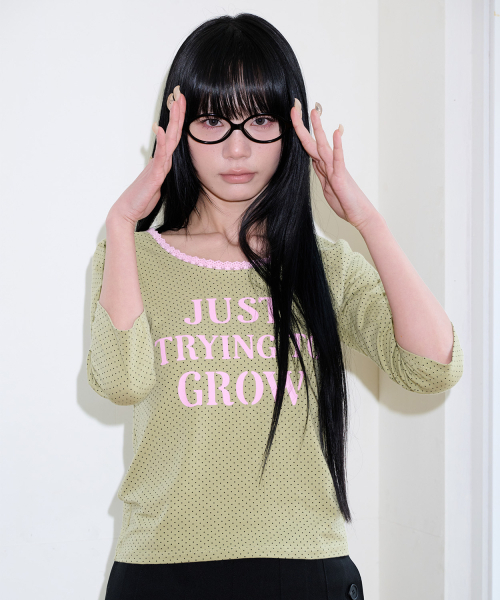 ITZAVIBE(イッザバイブ)の「DOT LACE LETTERING T SHIRT - KHAKI(Tシャツ/カットソー・レディース・その他・FREE)」の1枚目の写真