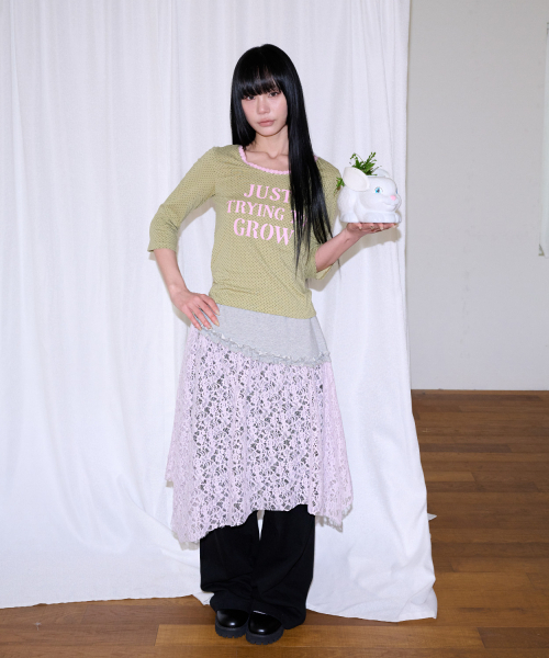 ITZAVIBE(イッザバイブ)の「DOT LACE LETTERING T SHIRT - KHAKI(Tシャツ/カットソー・レディース・その他・FREE)」の3枚目の写真