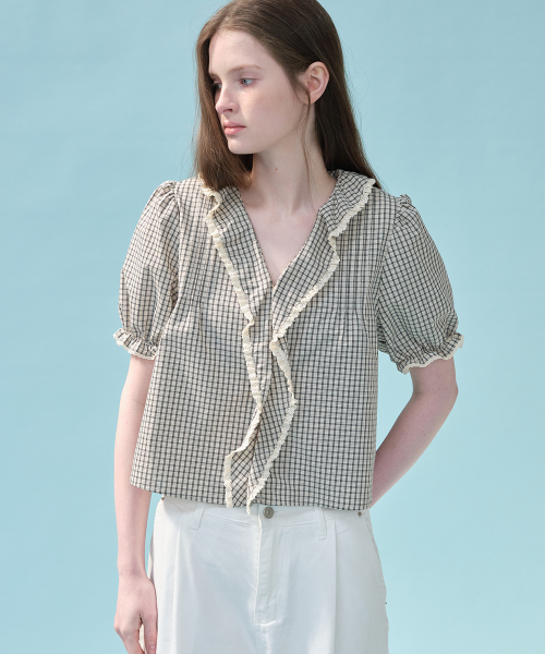 FRIVER07（フリバー07）の「Ruffle shirring crop blouse [FRSP06BL06]_Beige（シャツ/ブラウス・レディース・ベージュ・FREE）」の3枚目の写真