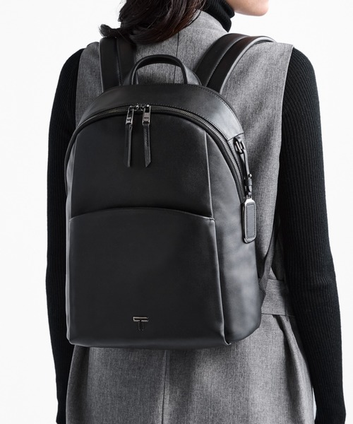 TUMI(トゥミ)の「VOYAGEUR 「ライナ」ミディアム・バックパック(A4/PC13インチまで対応)(バックパック/リュック・レディース・ブラック・FREE)」の1枚目の写真