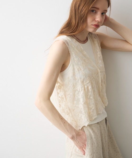 Crisp(クリスプ)の「flower tulle gather tank / フラワーチュールギャザータンク(シャツ/ブラウス・レディース・ナチュラル・FREE)」の4枚目の写真