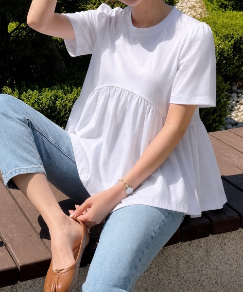 mielu(ミエル)の「ギャザーデザインペプラムトップス(シャツ/ブラウス・レディース・ブラック/ホワイト・LARGE/MEDIUM)」の2枚目の写真