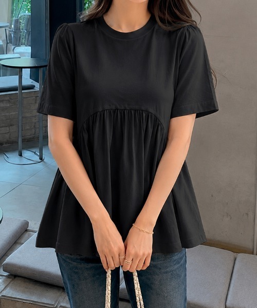 mielu(ミエル)の「ギャザーデザインペプラムトップス(シャツ/ブラウス・レディース・ブラック/ホワイト・LARGE/MEDIUM)」の1枚目の写真