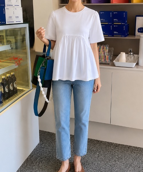 mielu(ミエル)の「ギャザーデザインペプラムトップス(シャツ/ブラウス・レディース・ブラック/ホワイト・LARGE/MEDIUM)」の5枚目の写真