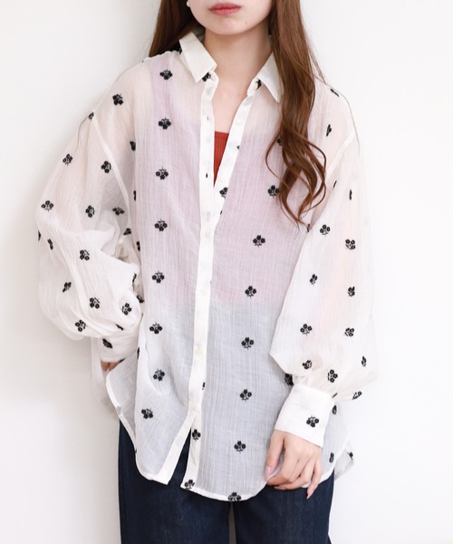 atONE(アットワン)の「揚柳刺繍BIGシャツ 長袖(シャツ/ブラウス・レディース・ブラック×ホワイト/ブルー系その他7/ホワイト×ブラック・F)」の2枚目の写真
