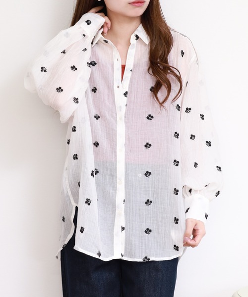 atONE(アットワン)の「揚柳刺繍BIGシャツ 長袖(シャツ/ブラウス・レディース・ブラック×ホワイト/ブルー系その他7/ホワイト×ブラック・F)」の5枚目の写真