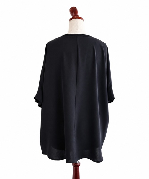 itto...(イット)の「【接触冷感&UVカット】ひんやりさらさらジョーゼットゆったりロゴTシャツ(Tシャツ/カットソー・レディース・グレー/ブラック/オフホワイト・FREE)」の6枚目の写真