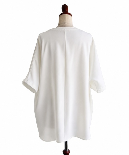 itto...(イット)の「【接触冷感&UVカット】ひんやりさらさらジョーゼットゆったりロゴTシャツ(Tシャツ/カットソー・レディース・グレー/ブラック/オフホワイト・FREE)」の22枚目の写真