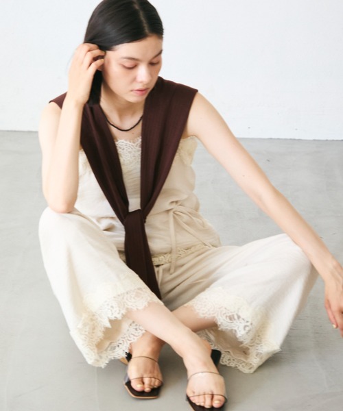 Trish(トリッシュ)の「麻調レースヘムパンツ(その他パンツ・レディース・ブラウン/アイボリー・SMALL/MEDIUM)」の1枚目の写真