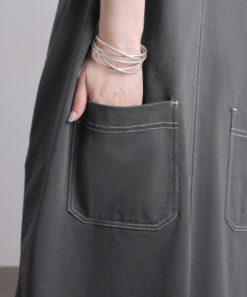 HUG.U(ハグユー)の「後ろ刺繍ロゴ ステッチTシャツワンピース(ワンピース・レディース・ダークグレー/グレイッシュブルー/ブラック/ライトグレー/レッド・FREE)」の9枚目の写真
