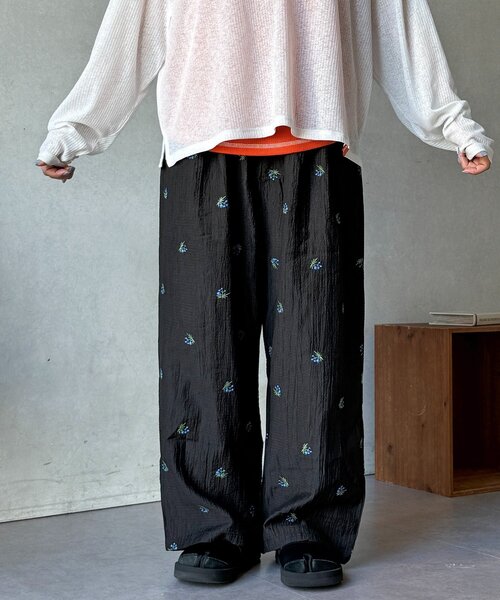 CPCM(シーピーシーエム)の「シアー花柄刺繍パンツ(その他パンツ・レディース・ブラック/アイボリー・FREE)」の3枚目の写真