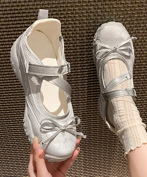 Lace Ladies(レースレディース)の「ラウンドトゥ リボン ベルト ストラップ付き スニーカー(スニーカー・レディース・グレー/アイボリー・24.5cm/25cm/23cm/22.5cm/23.5cm/24cm)」の3枚目の写真