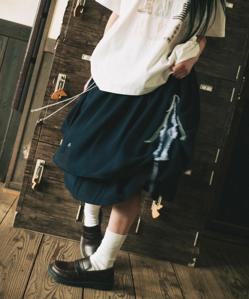 OHESHIO（オヘシオ）の「DRAWSTRING SHIRRING SKIRT, NAVY（スカート・レディース・その他・FREE）」の4枚目の写真