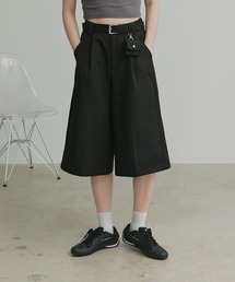 ad thie（アドティエ）の「ベルト ミニ ポーチ付き タックバミューダパンツ（その他パンツ）」