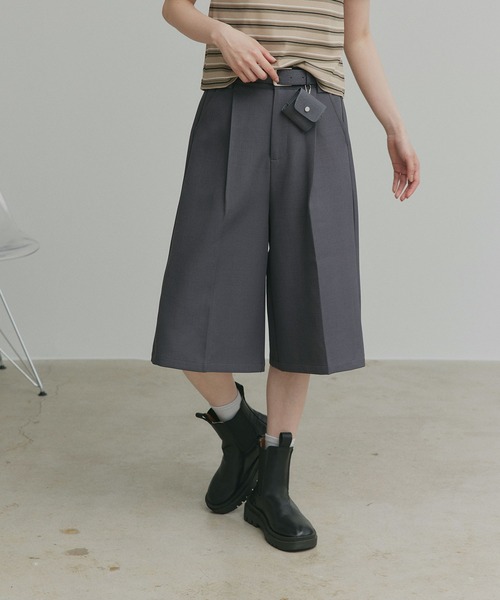 ad thie(アドティエ)の「ベルト ミニ ポーチ付き タックバミューダパンツ(その他パンツ・レディース・ブラック/ライトブラウン/アイボリー/グレー・FREE)」の9枚目の写真