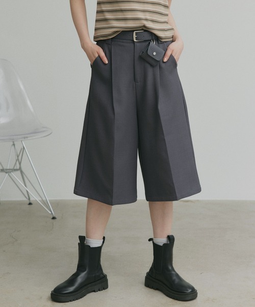 ad thie(アドティエ)の「ベルト ミニ ポーチ付き タックバミューダパンツ(その他パンツ・レディース・ブラック/ライトブラウン/アイボリー/グレー・FREE)」の12枚目の写真