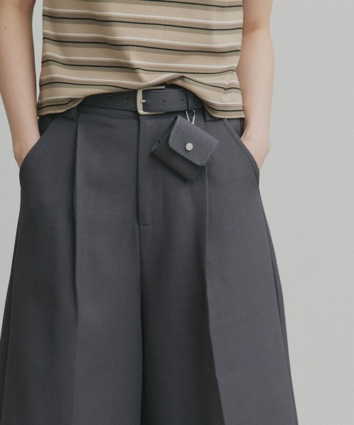 ad thie(アドティエ)の「ベルト ミニ ポーチ付き タックバミューダパンツ(その他パンツ・レディース・ブラック/ライトブラウン/アイボリー/グレー・FREE)」の13枚目の写真