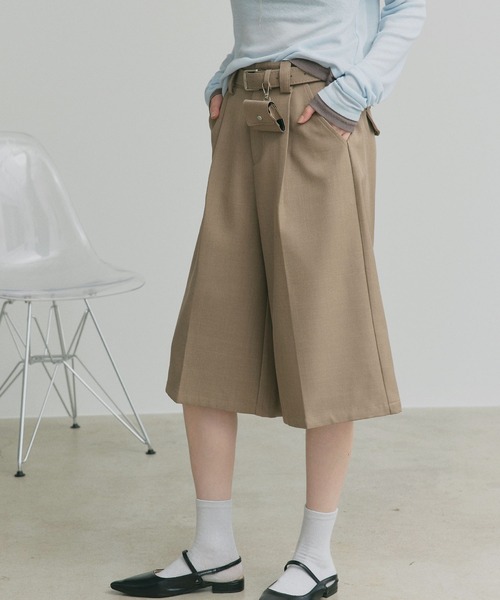 ad thie(アドティエ)の「ベルト ミニ ポーチ付き タックバミューダパンツ(その他パンツ・レディース・ブラック/ライトブラウン/アイボリー/グレー・FREE)」の18枚目の写真