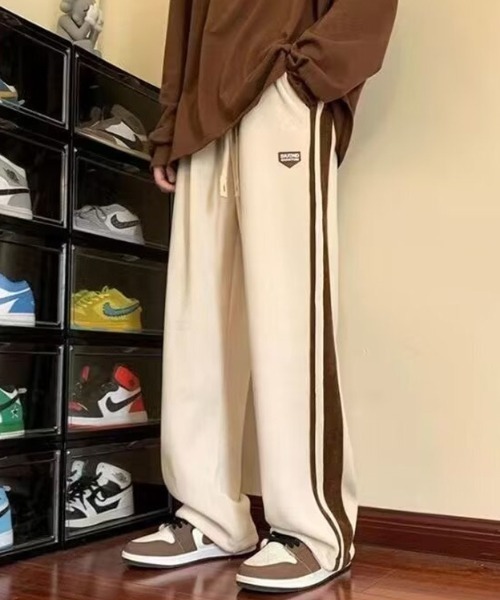 boemy(ボエミー)の「ラインデザイン ワイドスウェットパンツ(スウェットパンツ・メンズ・ブラック/アイボリー/ブラウン・XL/XXL)」の2枚目の写真