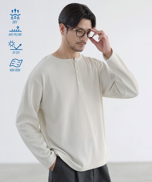 SPU(スプ)の「【吸水速乾、UVカット、形態安定、通気性、抗ピリング】機能性エアドライワッフルヘンリーネック長袖カットソー(Tシャツ/カットソー・メンズ・オフホワイト/ブラック/グレー・S/M/L/XL)」の2枚目の写真