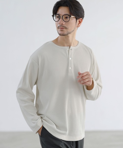SPU(スプ)の「【吸水速乾、UVカット、形態安定、通気性、抗ピリング】機能性エアドライワッフルヘンリーネック長袖カットソー(Tシャツ/カットソー・メンズ・オフホワイト/ブラック/グレー・S/M/L/XL)」の4枚目の写真