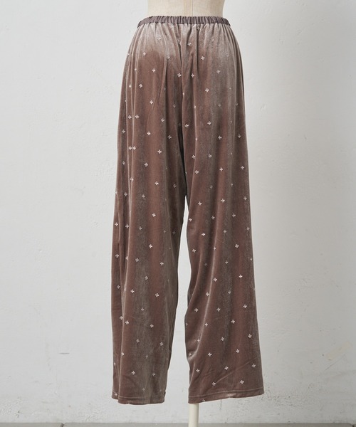 PUAL CE CIN(ピュアルセシン)の「ベロア刺繍イージーパンツ(その他パンツ・レディース・モカ/ブラック・MEDIUM)」の17枚目の写真