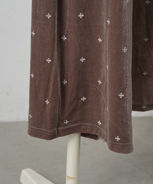 PUAL CE CIN(ピュアルセシン)の「ベロア刺繍イージーパンツ(その他パンツ・レディース・モカ/ブラック・MEDIUM)」の20枚目の写真