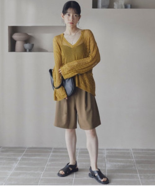 Doux archives(ドゥアルシーヴ)の「透かし編みキーネックニットプルオーバー(ニット/セーター・レディース・ブルー/ベージュ/イエロー・FREE)」の4枚目の写真