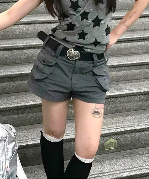 SHEENA(シーナ)の「ダブルポケットカーゴショートパンツ(その他パンツ・レディース・グレー・S/M/L)」の12枚目の写真