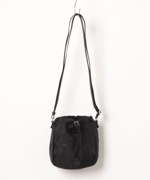 A.P.C.(アーペーセー)の「CROSSBODY POUCH BACKS(ショルダーバッグ・メンズ・ブラック・ONESIZE)」の1枚目の写真