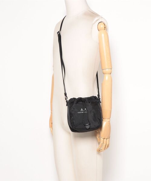 A.P.C.(アーペーセー)の「CROSSBODY POUCH BACKS(ショルダーバッグ・メンズ・ブラック・ONESIZE)」の5枚目の写真