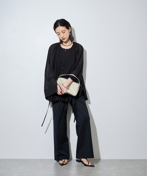 ADAM ET ROPE'(アダムエロペ)の「メニータックチュニックシャツ(シャツ/ブラウス・レディース・ホワイト/ブラック・FREE)」の5枚目の写真