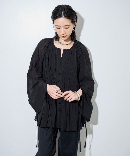 ADAM ET ROPE'(アダムエロペ)の「メニータックチュニックシャツ(シャツ/ブラウス・レディース・ホワイト/ブラック・FREE)」の11枚目の写真