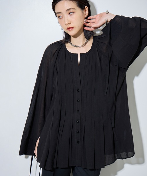 ADAM ET ROPE'(アダムエロペ)の「メニータックチュニックシャツ(シャツ/ブラウス・レディース・ホワイト/ブラック・FREE)」の12枚目の写真