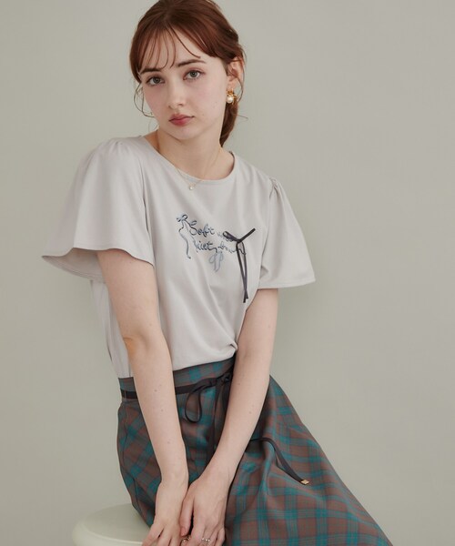 couture brooch(クチュールブローチ)の「【接触冷感・UVカット・洗える】リボン ロゴTシャツ(Tシャツ/カットソー・レディース・ワイン系1/ホワイト系3/ライトグレー系/ブラック系・42/40/38/36)」の4枚目の写真