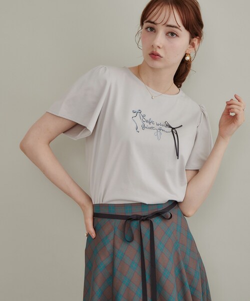 couture brooch(クチュールブローチ)の「【接触冷感・UVカット・洗える】リボン ロゴTシャツ(Tシャツ/カットソー・レディース・ワイン系1/ホワイト系3/ライトグレー系/ブラック系・42/40/38/36)」の11枚目の写真