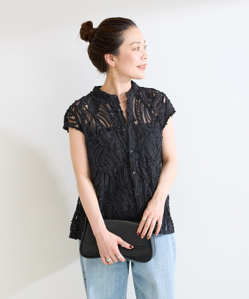 B.C STOCK(ベーセーストック)の「手洗い可 / スクリブルエンブノースリシャツ(シャツ/ブラウス・レディース・ホワイト/ブラック・FREE)」の6枚目の写真