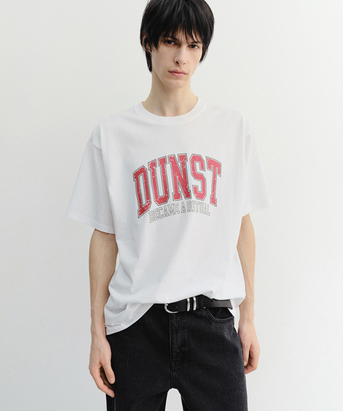 DUNST FOR MEN(ダンストフォーメン)の「VINTAGE ARCH LOGO T-SHIRT_UNISEX_UDTS6B145_OFF WHITE(Tシャツ/カットソー・メンズ・Off White・X-SMALL/SMALL/MEDIUM/LARGE/X-LARGE/XX-LARGE)」の1枚目の写真
