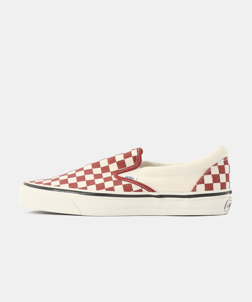 VANS(バンズ)の「VANS PREMIUM Classic Slip-On 98 VN000D9PGWR(スニーカー・メンズ・レッド・23cm/23.5cm/24cm/24.5cm/26cm/26.5cm/27.5cm)」の1枚目の写真