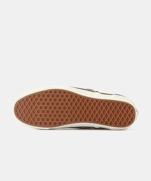 VANS(バンズ)の「VANS PREMIUM Classic Slip-On 98 VN000D9PGWR(スニーカー・メンズ・レッド・23cm/23.5cm/24cm/24.5cm/26cm/26.5cm/27.5cm)」の4枚目の写真