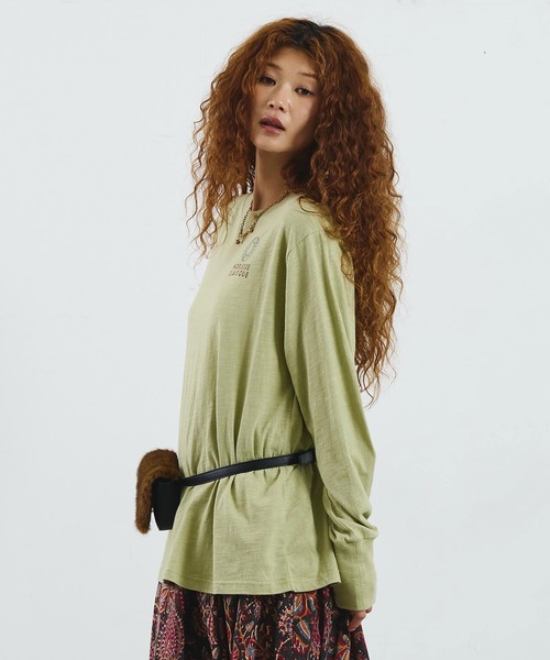 ROSE BUD（ローズバッド）の「mag.by c/LOGO L/S TEE（Tシャツ/カットソー・レディース・カーキ/ホワイト・ONE SIZE）」の4枚目の写真