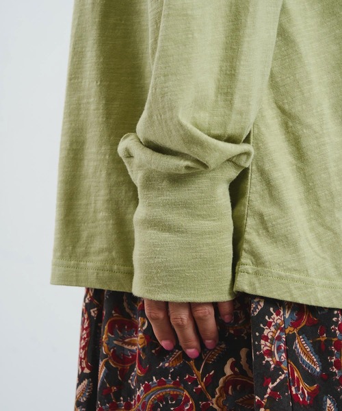 ROSE BUD（ローズバッド）の「mag.by c/LOGO L/S TEE（Tシャツ/カットソー・レディース・カーキ/ホワイト・ONE SIZE）」の11枚目の写真